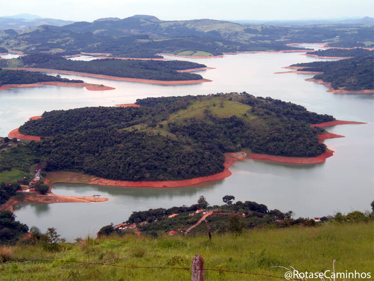 Pirâmide energética para os adeptos do misticismo - Picture of Mirante de  Caconde - Tripadvisor